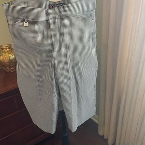 Cute ! Peck and speck Bermuda shorts.